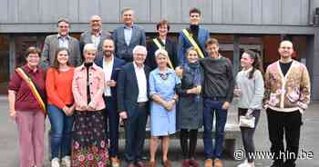 Afscheidnemende schepen en raadsleden in de bloemetjes | Lendelede | hln.be - Het Laatste Nieuws