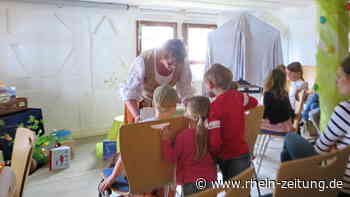 Familienprogramm zu Ostern im Freilichtmuseum Bad Sobernheim: Märchenerzählerin ließ Kinder mitfiebern - Rhein-Zeitung