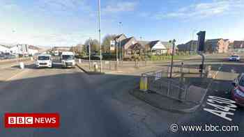Sewer repairs causing 'chaos' on Gloucester road - BBC