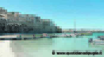 Otranto, dragaggio del porto fermo e ai piedi dei bastioni nasce una nuova spiaggia - quotidianodipuglia.it