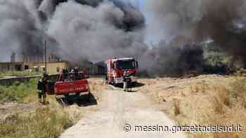 Messina: incendio sulla Panoramica, fermati i presunti responsabili. Nube nera visibile a chilometri - Gazzetta del Sud - Edizione Messina