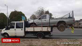 Hull: 'Picked-up' pick-up astonishes police - BBC