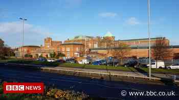HMP Hull prisoners spending too long in cells - inspector - BBC