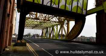 Mystery surrounds search for man 'falling' from River Hull bridge - Hull Live