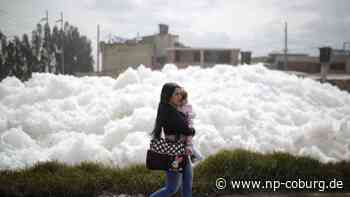Verschmutzung - Kolumbien: Stinkende Schaumwelle rollt durch die Straßen - Neue Presse Coburg