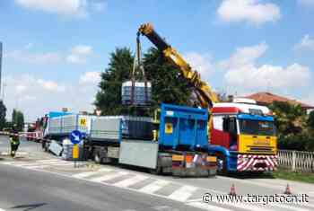 Fossano, Tir perde parte del carico: disagi sulla tangenziale - TargatoCn.it