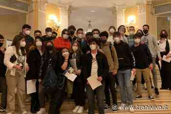 Riconoscimenti agli studenti del Vecchi al teatro Piccinni di Bari - TraniViva