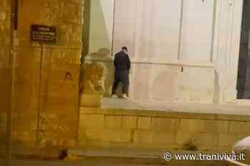 Beccato a urinare sul sagrato della chiesa di Sant'Agostino (IL VIDEO) - TraniViva