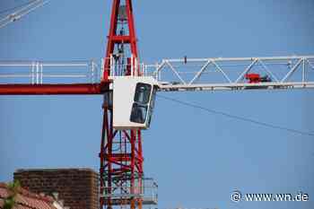 Müllsammler harrt weiter auf Kran aus –  zum Ärger vieler