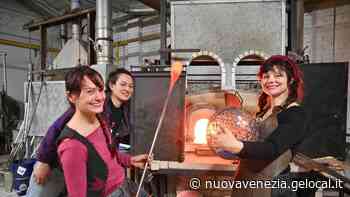 Chiude fornace di tutte donne «Ma è soltanto un arrivederci» - La Nuova Venezia