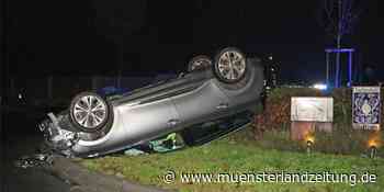 Autofahrer fährt geradeaus über Kreisverkehr – Pkw bleibt auf dem Dach liegen | Stadtlohn - Münsterland Zeitung