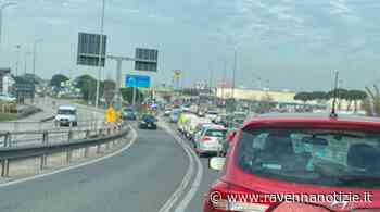 Lunghe code a Fornace Zarattini per i lavori alla rete idrica - RavennaNotizie.it - ravennanotizie.it