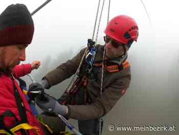Puchberg am Schneeberg: Lift-Rettungsübung bei echt miesem Wetter - meinbezirk.at