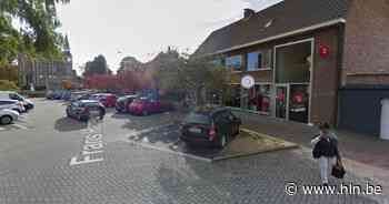 Dronken chauffeur rijdt in op vitrine bankfiliaal | Ekeren | hln.be - Het Laatste Nieuws