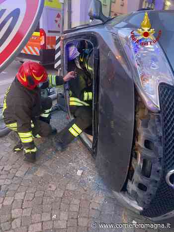 Incidente a Castel Bolognese prima dell'alba, una donna incastrata salvata dai Vigili del Fuoco - CorriereRomagna
