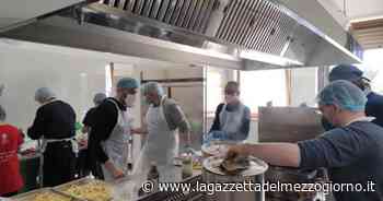 Brindisi, sempre più lunghe le file della mensa dei poveri delle parrocchie - La Gazzetta del Mezzogiorno