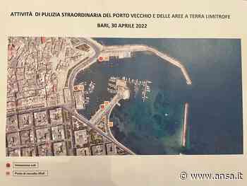 Rifiuti: pulizia porto vecchio Bari, 'proteggiamo il mare' - Agenzia ANSA