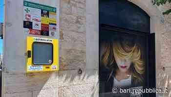 A Bari la prima postazione con defibrillatore su iniziativa di un imprenditore: "È la mia battaglia da quando ho perso mio padre" - La Repubblica