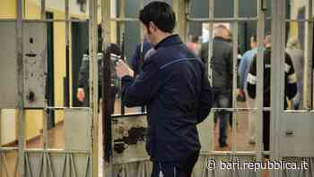 Bari, detenuto appicca incendio in cella. Il Sappe: "Dramma evitato grazie all'unico agente nella sezione" - La Repubblica