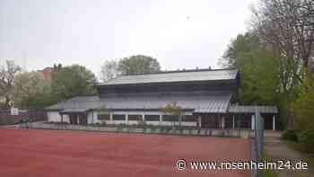 Stadt sperrt weitere Sporthalle für Ukraine-Flüchtlinge in Rosenheim und erntet Kritik