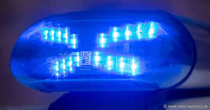 Fast Tempo 300 auf A93 – Autofahrer rast der Polizei davon