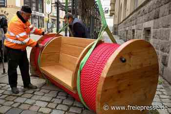 Garnrollen-Bänke zieren jetzt die Reichenbacher Ladenstraße - freiepresse.de