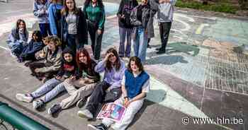 Leerlingen GO! talent vertalen werk SMAK naar krijtkunstwerk op speelplaats - Het Laatste Nieuws