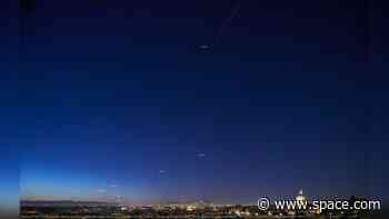 ISS and China's space station photobomb image of 4 planets aligned in the sky