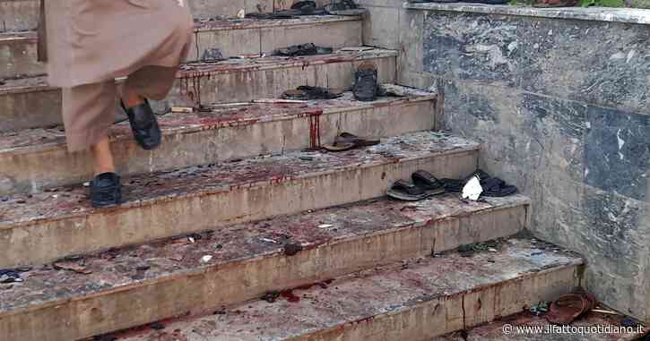 Kabul, esplosione in una moschea: oltre 50 morti, diversi feriti. L’attacco durante l’ultimo venerdì di Ramadan