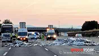 Incidente camion ribaltato autostrada A4 Dalmine Capriate | Autostrada chiusa - MonzaToday