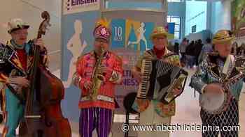 Runners Dash Over to Expo to Pick Up Blue Cross Broad Street Run Bibs - NBC 10 Philadelphia