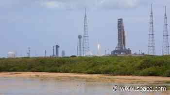 SpaceX Falcon 9 rises above two other rockets in amazing launch photo