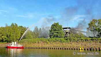Hafen in Essen: Altes Förderband auf Brachgelände in Brand - WAZ News