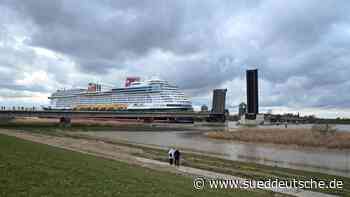 "Disney Wish" liegt nach Ems-Passage in den Niederlanden - Süddeutsche Zeitung - SZ.de