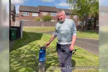 Westhoughton councillor's complaint over broken lamppost