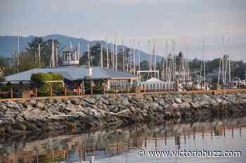 'I just felt I had a responsibility': Sidney eatery keeping COVID-19 vaccine card in place - Victoria Buzz