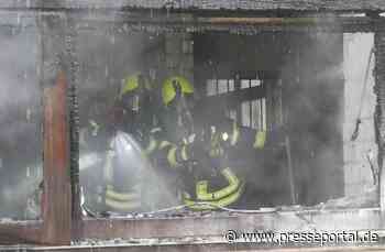 FW Celle: Gebäudebrand in ehemaliger Schule in Westercelle - unübersichtliche Lage für die Feuerwehr! - Presseportal.de