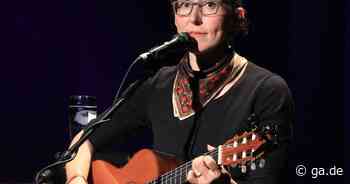 Martina Schwarzmann im Pantheon Bonn: „Do is schoa vuil Schmarrn dobei“ - General-Anzeiger Bonn