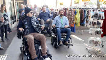 VIDEO | Disabilità, la passeggiata inclusiva per mostrare i limiti delle barriere architettoniche