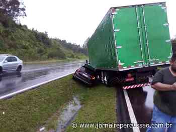 Carro quase é prensado por caminhão na RS-239, em Nova Hartz - Jornal Repercussão