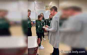 Selkirk HS softball team raises money for teacher displaced by house fire - KXLY Spokane