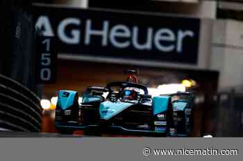 Le pilote néo-zélandais Mitch Evans hisse sa Jaguar en pole position du 5e Monaco E-Prix