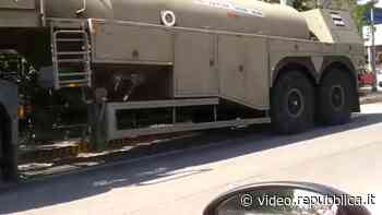 Parma, mezzi militari in marcia lungo la via Emilia - Repubblica TV