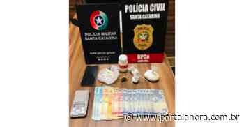 Em Imbituba, traficante pula da sacada de casa e invade várias residências para fugir da polícia, mas é preso em flagrante com 92g de pó - Portal AHora