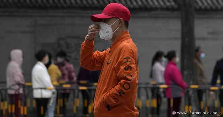 Covid, Pechino teme i contagi e inasprisce le restrizioni: “Test negativi per accesso a luoghi pubblici”. Chiusi i locali di intrattenimento