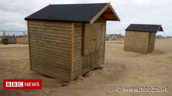 Sutton on Sea: Uneven beach huts labelled an 'eyesore' - BBC