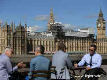 Scandali a Westminster: si dimette il deputato sorpreso a guardare dei porno