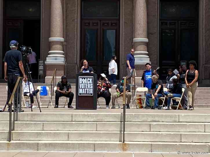 'Blackest bus in America' makes stop in Austin to reach voters