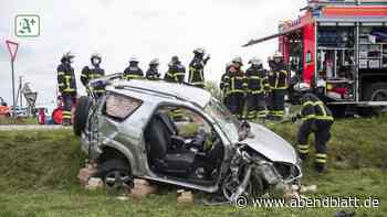 Polizei Hamburg: Auto überschlägt sich – zwei Schwerverletzte - Hamburger Abendblatt