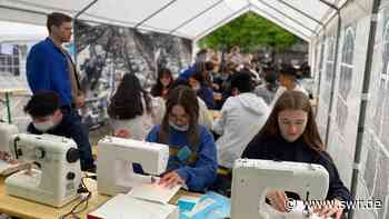 Heidelberg: Schüler simulieren Textilfabrik auf Universitätsplatz - SWR Aktuell
